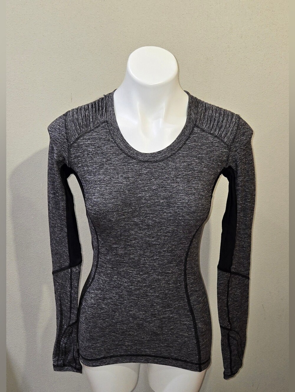 Lululemon Star Runner Athletic Long Sleeve Gray Women's Size 4